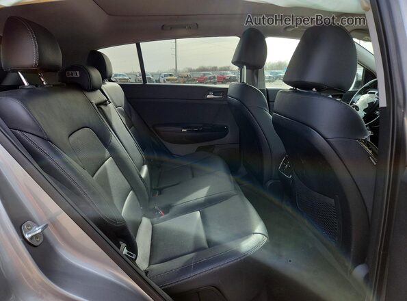 KNDPN3AC3K7563080 2019 KIA SPORTAGE Silver Vista interior trasera