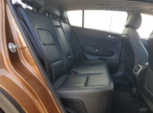 KNDPNCAC9K7587108 2019 KIA SPORTAGE Brown Widok wnętrza z tyłu