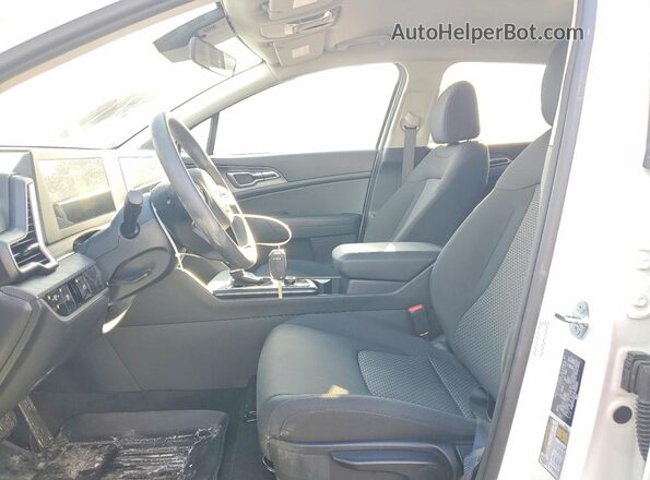 KNDPUCDF7S7352909 2025 KIA SPORTAGE Белый Вид салона спереди
