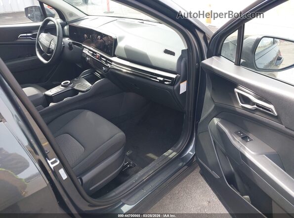 KNDPUDDG2T7348086 2026 KIA SPORTAGE HYBRID Серый Вид салона спереди