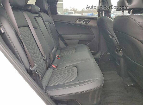 KNDPVDDG8T7279630 2026 KIA SPORTAGE Белый Вид задней части салона