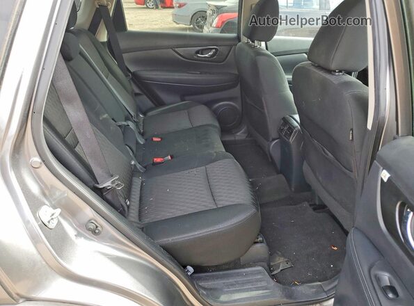 KNMAT2MT9JP535817 2018 NISSAN ROGUE Gray Widok wnętrza z tyłu