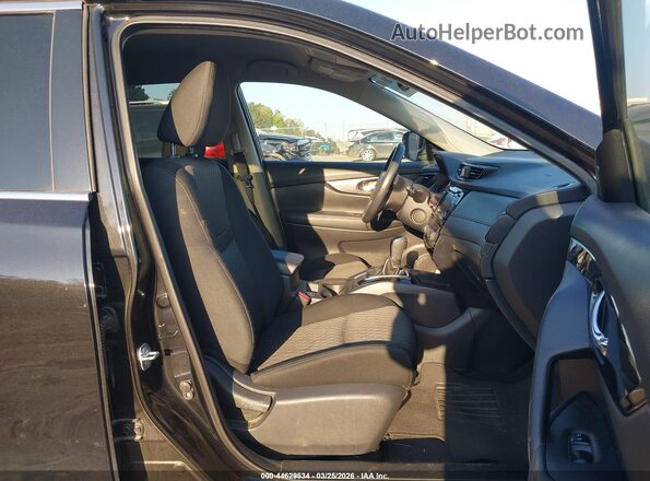 KNMAT2MVXJP547234 2018 NISSAN ROGUE Черный Вид салона спереди