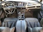 2018 Buick Envision Essence Серебряный vin: LRBFX1SA5JD082320