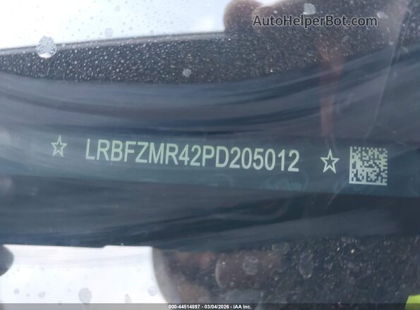 LRBFZMR42PD205012 2023 BUICK ENVISION Black Vista del compartimento del motor