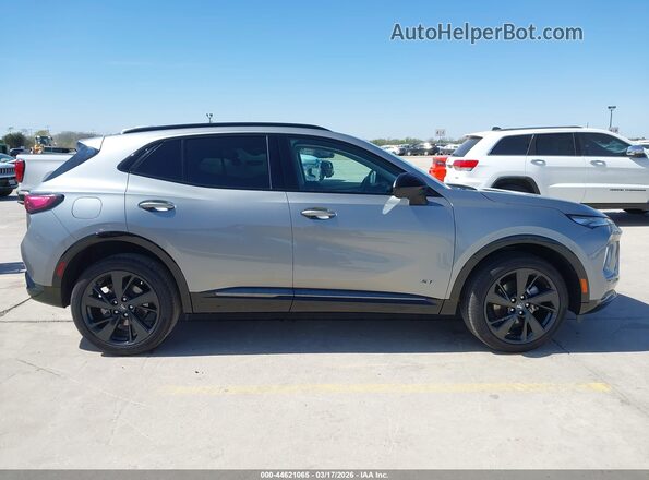 LRBFZPE44RD073106 2024 BUICK ENVISION Серый Вид задней части салона