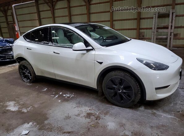LRWYGDEE0RC670036 2024 TESLA MODEL Белый Передняя правая четверть