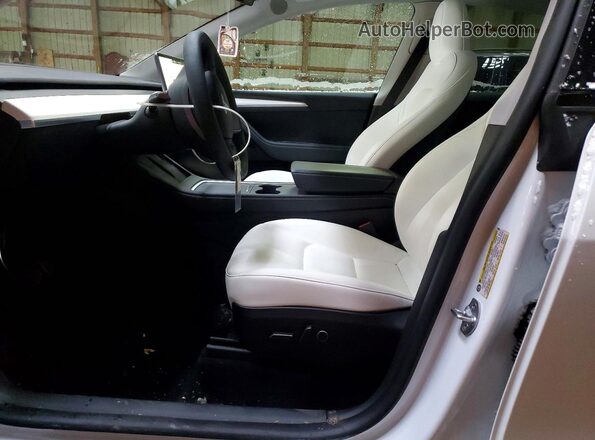 LRWYGDEE0RC670036 2024 TESLA MODEL Белый Вид салона спереди