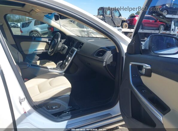 LYV402TK4JB156590 2018 VOLVO S60 INSCRIPTION White Widok wnętrza z przodu