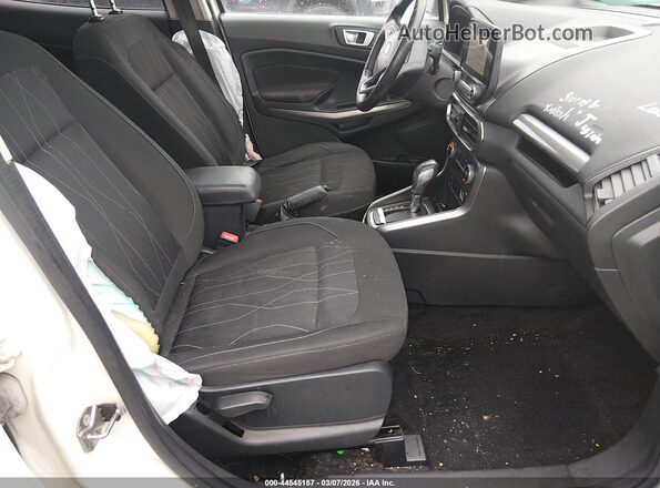 MAJ6P1UL8JC203787 2018 FORD ECOSPORT Белый Вид салона спереди