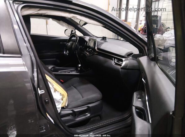 NMTKHMBX4JR013348 2018 TOYOTA LE Серый Вид салона спереди