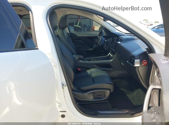 SADCJ2BN5HA096135 2017 JAGUAR F-PACE White Front interior view