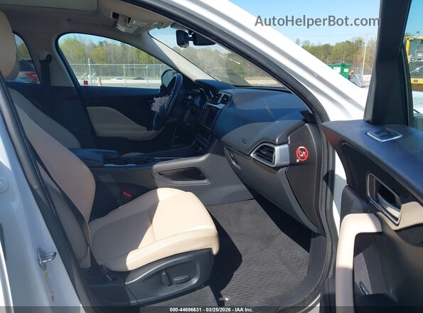 SADCJ2BV2HA889652 2017 JAGUAR F-PACE White Widok wnętrza z przodu