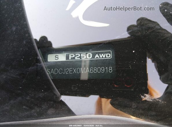 SADCJ2EX0MA680918 2021 JAGUAR F-PACE White Vista del compartimento del motor