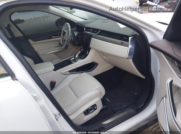 SADCJ2EXXMA687570 2021 JAGUAR F-PACE Белый Вид салона спереди
