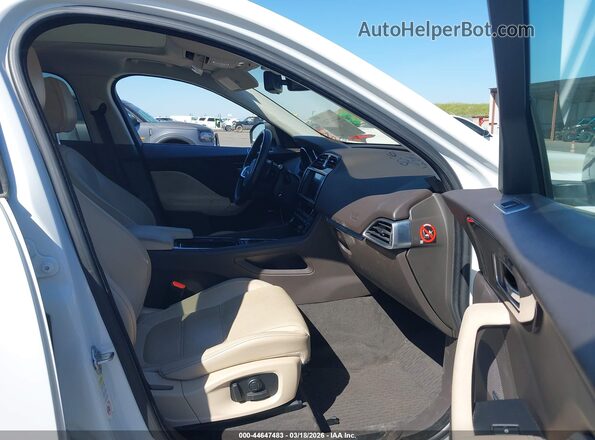 SADCK2EV8JA252781 2018 JAGUAR F-PACE Белый Вид салона спереди