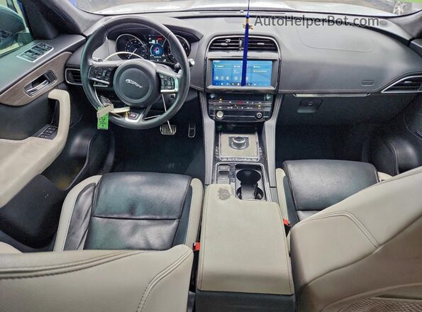 SADCM2FV9KA395782 2019 JAGUAR F-PACE Gray Widok deski rozdzielczej