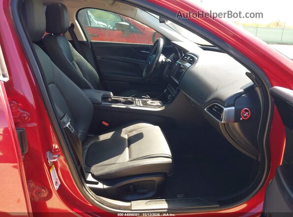 SAJAD4BG8HA948583 2017 JAGUAR XF Красный Вид салона спереди