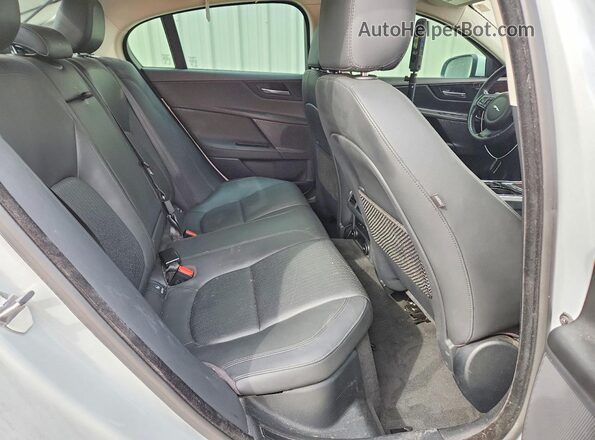 SAJAH4BV4HA949099 2017 JAGUAR XF Белый Вид задних сидений