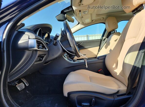 SAJAJ4FX6KCP51040 2019 JAGUAR XF Синий Вид салона спереди
