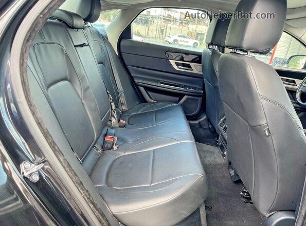 SAJBD4BV9GCY06832 2016 JAGUAR XF Черный Вид сзади