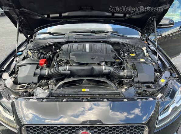 SAJBD4BV9GCY06832 2016 JAGUAR XF Черный Вид салона спереди