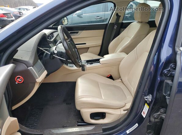 SAJBJ4BV9GCY16687 2016 JAGUAR XF Синий Вид салона спереди