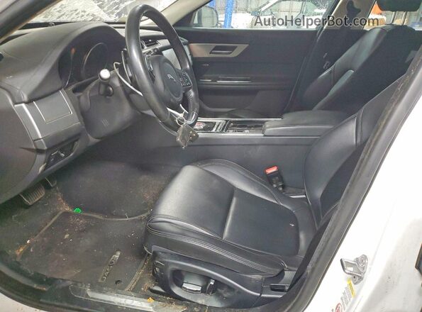 SAJBJ4FX4KCY79488 2019 JAGUAR XF Белый Вид салона спереди