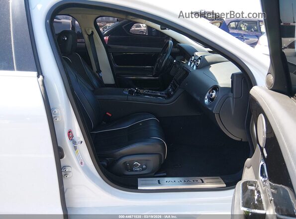 SAJWA1C78G8W03023 2016 JAGUAR XJ White Widok wnętrza z przodu
