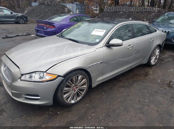 SAJWA1CE8GMW00581 2016 JAGUAR XJ Beige Widok z przodu