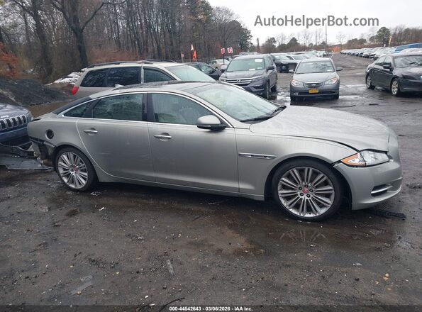 SAJWA1CE8GMW00581 2016 JAGUAR XJ Beige Widok wnętrza z tyłu
