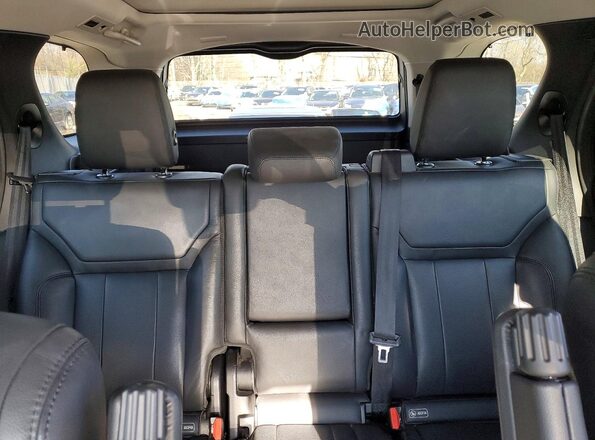 SALRG2RV0JA048633 2018 LAND ROVER DISCOVERY Белый Вид задних сидений