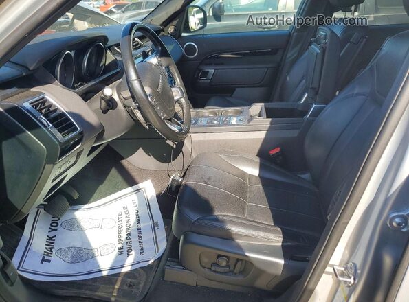 SALRG2RV6JA058809 2018 LAND ROVER DISCOVERY Серебряный Вид салона спереди
