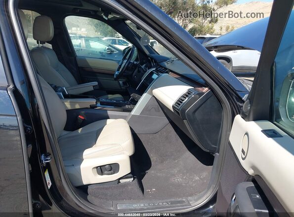 SALRRBBK8HA031244 2017 LAND ROVER DISCOVERY Черный Вид салона спереди