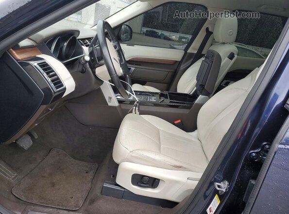 SALRRBBV8HA037569 2017 LAND ROVER DISCOVERY Синий Вид салона спереди