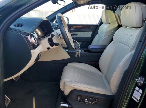 SJAAC2ZV0JC022698 2018 BENTLEY BENTAYGA Green Widok wnętrza z przodu