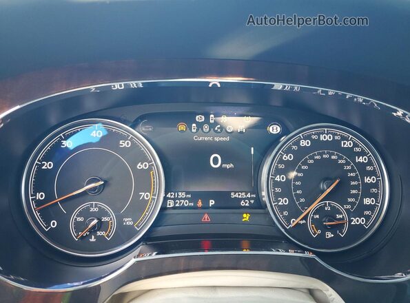 SJAAC2ZV0JC022698 2018 BENTLEY BENTAYGA Green Widok zestawu wskaźników