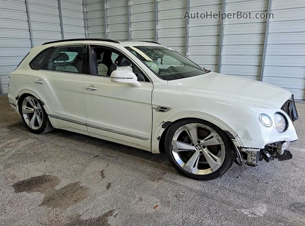 SJAAC2ZV8HC015170 2017 BENTLEY BENTAYGA Белый Передняя правая четверть