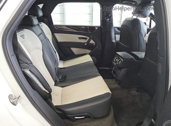SJAAC2ZV8HC015170 2017 BENTLEY BENTAYGA Белый 