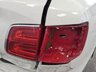 2017 Bentley Bentayga Белый vin: SJAAC2ZV8HC015170 Damage: Right Tail Light, Broken, Replacement Required