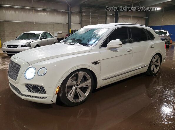 SJAAC4ZV5JC020618 2018 BENTLEY BENTAYGA Белый Передняя левая четверть
