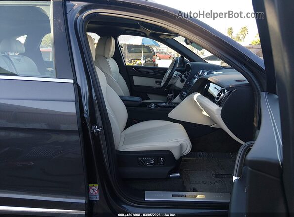 SJAAM2ZV3KC025982 2019 BENTLEY BENTAYGA Black Front interior view