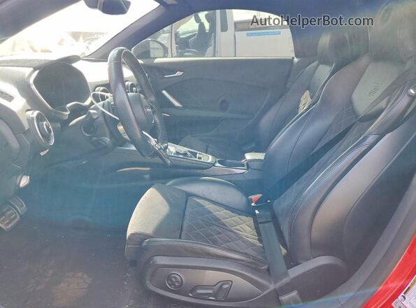 TRUT5CFV0J1006840 2018 AUDI TT Красный Вид салона спереди
