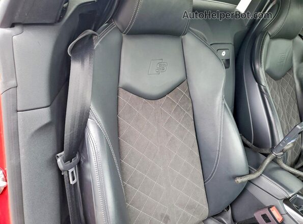 TRUT5CFV0J1006840 2018 AUDI TT Красный Вид задних сидений