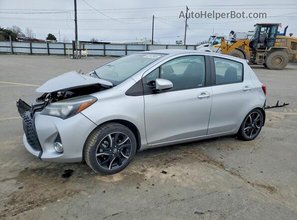 VNKKTUD38GA064097 2016 TOYOTA YARIS Silver Vista tres cuartos delantera izquierda