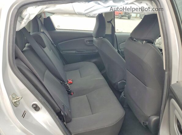 VNKKTUD38GA064097 2016 TOYOTA YARIS Silver Vista de los asientos traseros