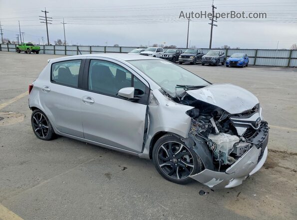 VNKKTUD38GA064097 2016 TOYOTA YARIS Silver Delantero derecho