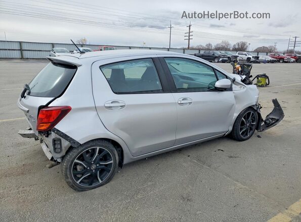 VNKKTUD38GA064097 2016 TOYOTA YARIS Silver Trasero derecho