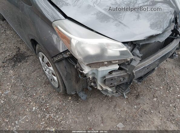 VNKKTUD38GA070157 2016 TOYOTA YARIS Серый Вид спереди