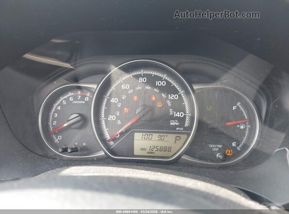 VNKKTUD39HA085848 2017 TOYOTA YARIS Красный Вид задних сидений